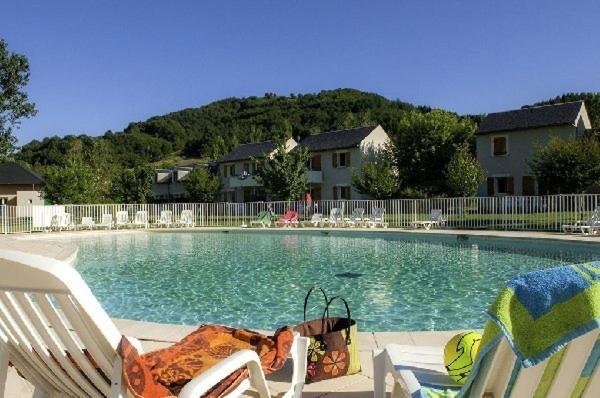 Saint Geniez D'Olt Jolie T2 Amenagee Et Equipee Village Goelia 2 Piscines Chauffees 外观 照片